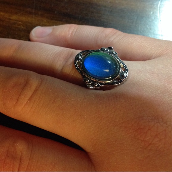 MOOD RING- super fun🎡 - Picture 3 of 7